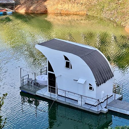 Casa Flotante La Trinidad Hotel Guatapé Екстериор снимка