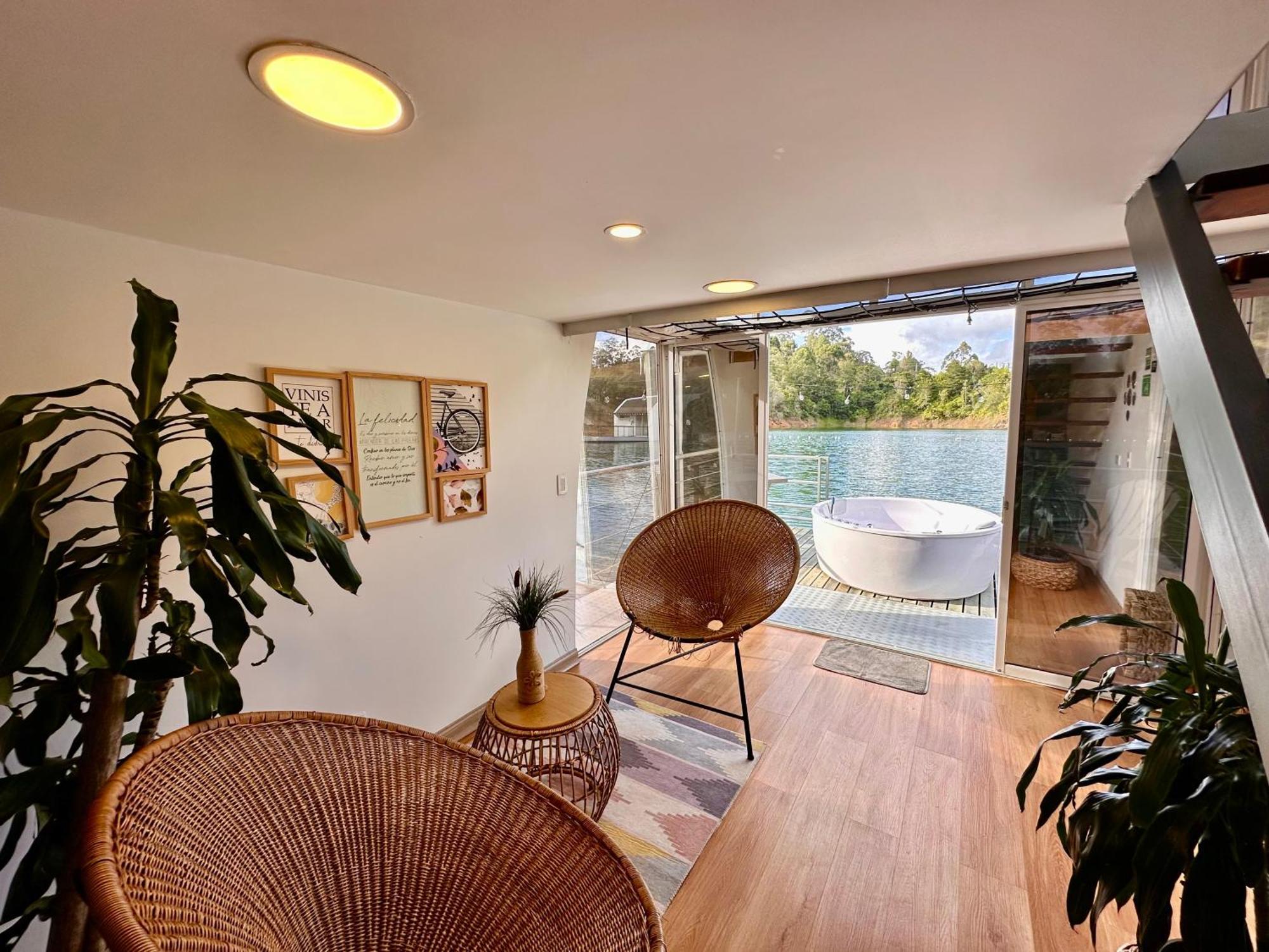 Casa Flotante La Trinidad Hotel Guatapé Екстериор снимка
