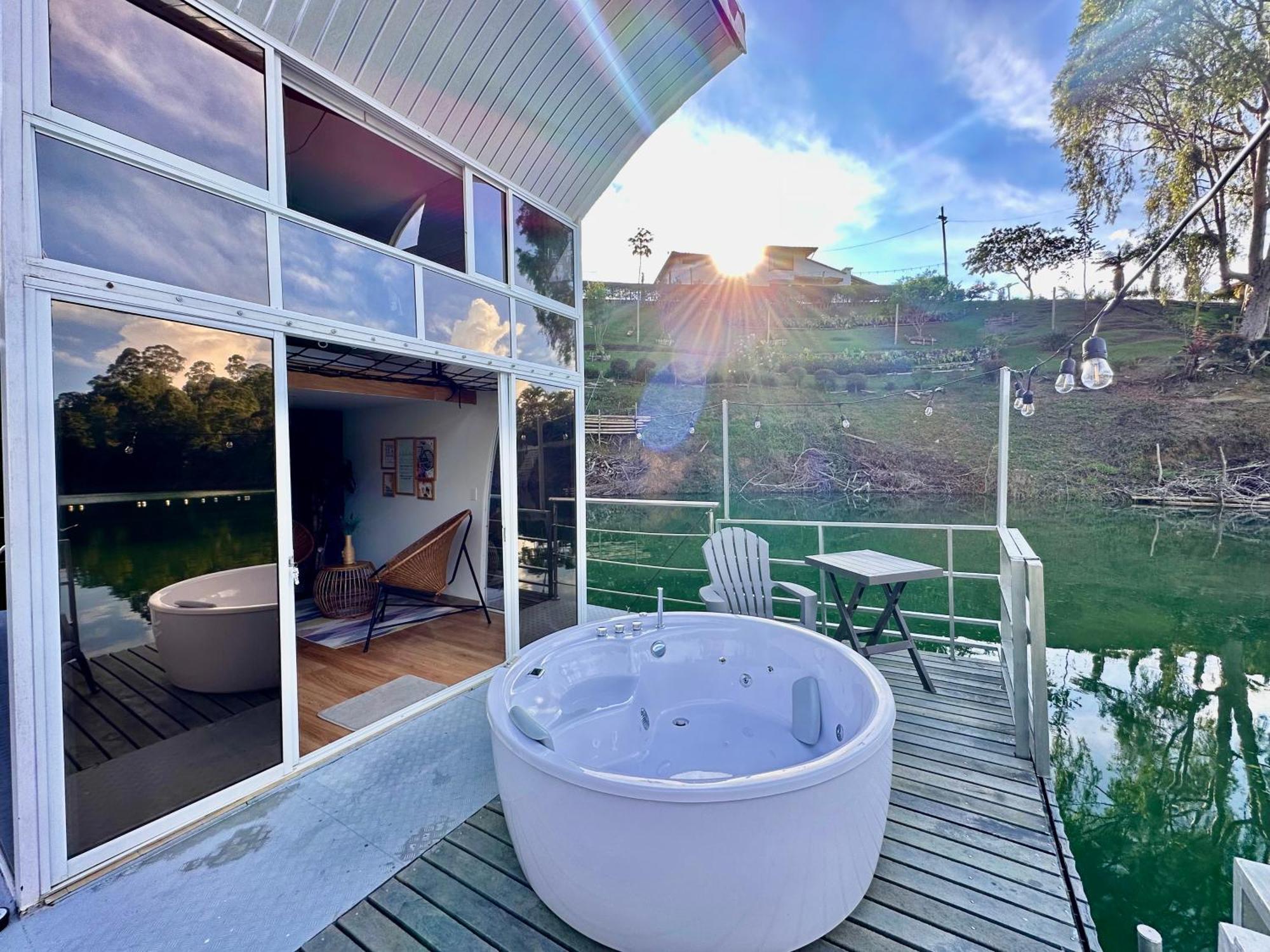 Casa Flotante La Trinidad Hotel Guatapé Екстериор снимка