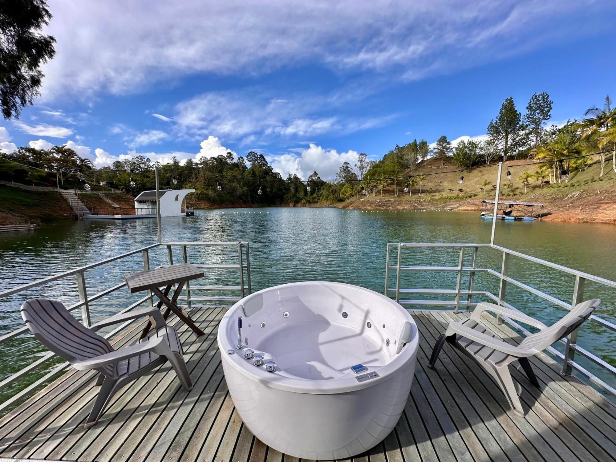 Casa Flotante La Trinidad Hotel Guatapé Екстериор снимка