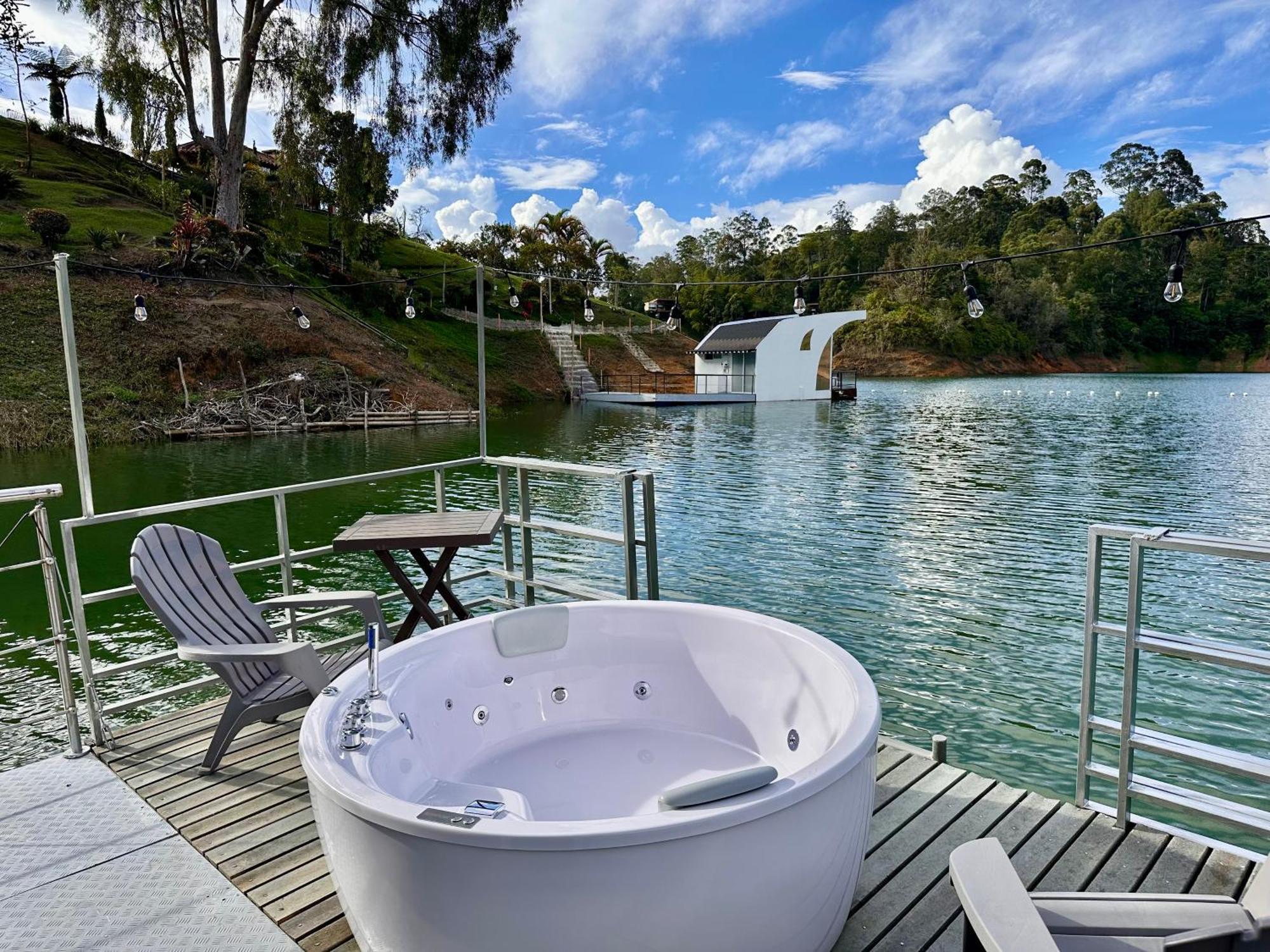 Casa Flotante La Trinidad Hotel Guatapé Екстериор снимка
